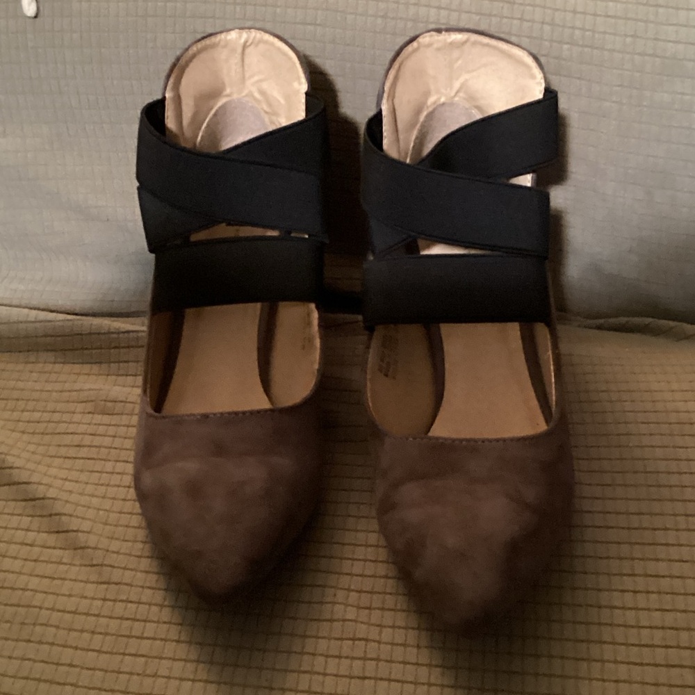 Elegant Brown and Black Women's Flats
